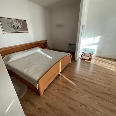 Apartment з балконом студія без окремої спальні