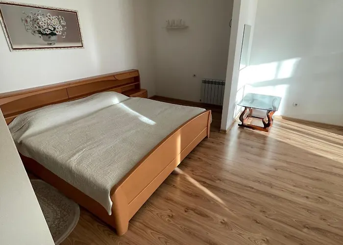 з балконом студія без окремої спальні Апартаменты